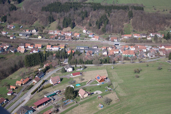 Vue aérienne de Vue sur le village à Tieffenbach dans le département Bas Rhin, France