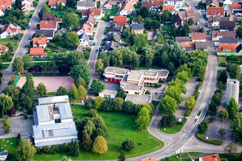 Vue aérienne de L'hôtel de ville à le quartier Illingen in Elchesheim-Illingen dans le département Bade-Wurtemberg, Allemagne