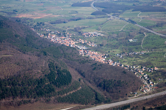Saint-Jean-Saverne dans le département Bas Rhin, France d'en haut