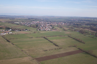 Vue d'oiseau de Steinbourg dans le département Bas Rhin, France