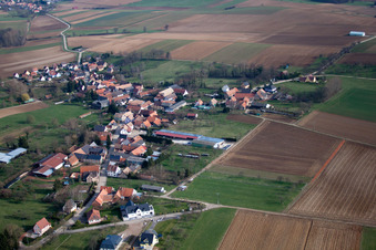 Vue d'oiseau de Geiswiller dans le département Bas Rhin, France