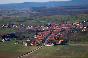 Issenhausen dans le département Bas Rhin, France depuis l'avion