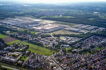 Vue aérienne de Usine Mercedes-Benz Rastatt à le quartier Rheinau in Rastatt dans le département Bade-Wurtemberg, Allemagne