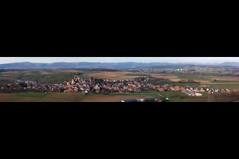Vue aérienne de Perspective panoramique des champs et des terres agricoles à Mietesheim dans le département Bas Rhin, France