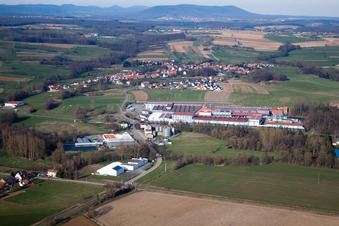 Vue aérienne de Site de l'usine Tryba à Gundershoffen dans le département Bas Rhin, France