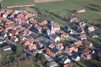 Vue d'oiseau de Morsbronn-les-Bains dans le département Bas Rhin, France