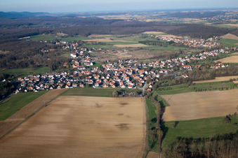 Vue aérienne de Merkwiller-Pechelbronn dans le département Bas Rhin, France