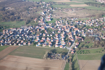 Vue oblique de Merkwiller-Pechelbronn dans le département Bas Rhin, France
