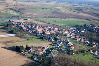 Kutzenhausen dans le département Bas Rhin, France d'un drone