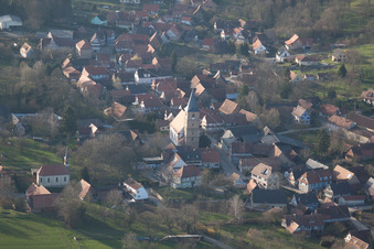 Vue aérienne de Drachenbronn-Birlenbach dans le département Bas Rhin, France