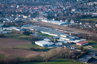 Vue aérienne de Outils Wolf à le quartier Altenstadt in Wissembourg dans le département Bas Rhin, France