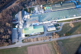 Isolation Sitek à le quartier Altenstadt in Wissembourg dans le département Bas Rhin, France du point de vue du drone