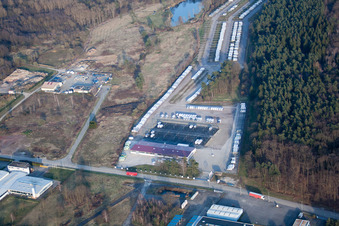 Vue aérienne de Entrepôt Bürstner à le quartier Altenstadt in Wissembourg dans le département Bas Rhin, France