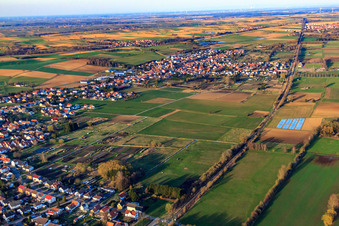 Vue aérienne de Vue du village de Viehstrich depuis le sud-est à Steinfeld dans le département Rhénanie-Palatinat, Allemagne