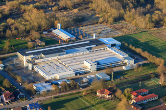 Webasto Mécatronique à le quartier Schaidt in Wörth am Rhein dans le département Rhénanie-Palatinat, Allemagne d'un drone