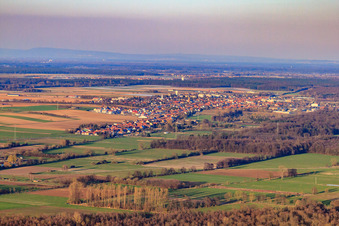 Vue aérienne de Vue de la ville depuis le sud-est à Kandel dans le département Rhénanie-Palatinat, Allemagne