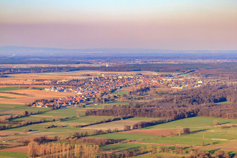 Vue aérienne de Vue de la ville depuis le sud-est à Kandel dans le département Rhénanie-Palatinat, Allemagne