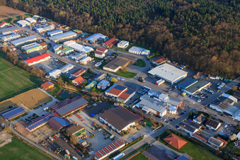 Vue aérienne de Magasin de légumes Richard Eichenlaub et centre équestre d'Eichenlaub à Herxheim bei Landau dans le département Rhénanie-Palatinat, Allemagne