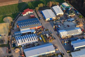 Vue aérienne de Zone industrielle Am Gäxwald avec emballage transparent Weber GmbH, Terberg HS GmbH à Herxheim bei Landau dans le département Rhénanie-Palatinat, Allemagne