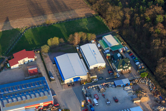 Photographie aérienne de Zone industrielle de Gäxwald avec Feinwerk Precision and Measuring Technology GmbH & Co. KG, préparation automobile Outfit et atelier de réparation automobile Patrik Fichtenkamm à Herxheim bei Landau dans le département Rhénanie-Palatinat, Allemagne