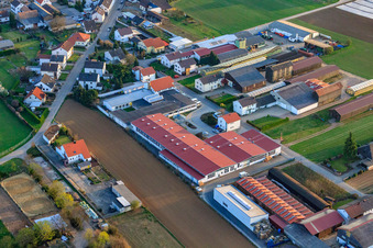 Vue aérienne de La ferme-boutique de Christoph et les fermes sur le chemin de la maladie d'Alzheimer à Herxheim bei Landau dans le département Rhénanie-Palatinat, Allemagne