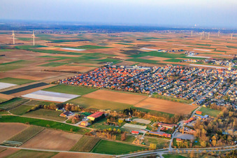 Vue aérienne de Vue de la ville depuis l'ouest à Herxheim bei Landau dans le département Rhénanie-Palatinat, Allemagne