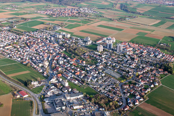Photographie aérienne de Vue des rues et des maisons dans les quartiers résidentiels à le quartier Hirschlanden in Ditzingen dans le département Bade-Wurtemberg, Allemagne