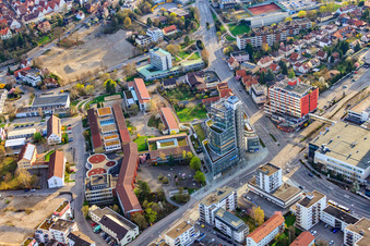 Vue aérienne de Immeuble de grande hauteur de la succursale Sparda-Bank Baden-Württemberg Leonberg Römerstraße x Leonberger Straße à Leonberg dans le département Bade-Wurtemberg, Allemagne