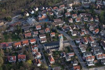 Vue aérienne de Église catholique Saint-Jean-Baptiste à Leonberg dans le département Bade-Wurtemberg, Allemagne