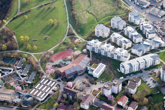 Vue aérienne de École secondaire Ostertag, Tiroler Straße à le quartier Eltingen in Leonberg dans le département Bade-Wurtemberg, Allemagne