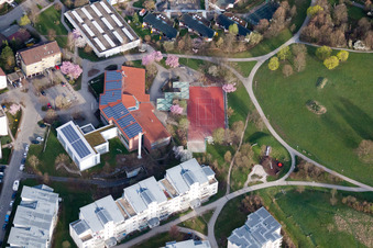 Vue oblique de École secondaire Ostertag, Tiroler Straße à le quartier Eltingen in Leonberg dans le département Bade-Wurtemberg, Allemagne