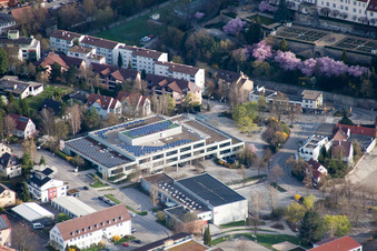 Lycée Johannes Kepler, Lindenstr à Leonberg dans le département Bade-Wurtemberg, Allemagne du point de vue du drone