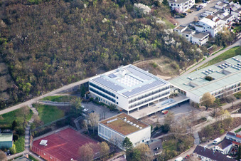Vue aérienne de École August Lämmle, Gerlinger Straße à le quartier Ramtel in Leonberg dans le département Bade-Wurtemberg, Allemagne