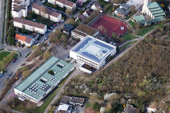 École August Lämmle, Gerlinger Straße à le quartier Ramtel in Leonberg dans le département Bade-Wurtemberg, Allemagne depuis l'avion