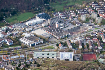 Enregistrement par drone de École August Lämmle, Gerlinger Straße à le quartier Ramtel in Leonberg dans le département Bade-Wurtemberg, Allemagne