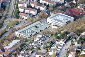 Image drone de École August Lämmle, Gerlinger Straße à le quartier Ramtel in Leonberg dans le département Bade-Wurtemberg, Allemagne