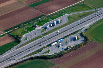 Vue aérienne de Parking de l'autoroute Gerlinger Höhe sur l'autoroute A81 à Gerlingen dans le département Bade-Wurtemberg, Allemagne