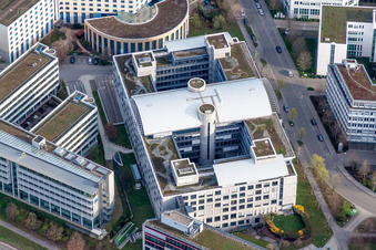 Vue aérienne de Bâtiment administratif de la société Dr. Ing. hc F. Porsche AG à Weilimdorf à le quartier Weilimdorf in Stuttgart dans le département Bade-Wurtemberg, Allemagne