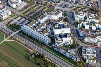 Photographie aérienne de Zone industrielle et règlement d'entreprise avec Holiday Inn Stuttgart et VPV Insurance à le quartier Weilimdorf in Stuttgart dans le département Bade-Wurtemberg, Allemagne