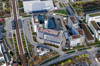 Vue aérienne de Bâtiment administratif de la société Informatica GmbH et Vodafone à Weilimdorf à le quartier Weilimdorf in Stuttgart dans le département Bade-Wurtemberg, Allemagne