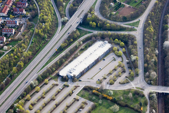 Vue aérienne de Parking Porsche Ostseestraße à le quartier Zuffenhausen in Stuttgart dans le département Bade-Wurtemberg, Allemagne