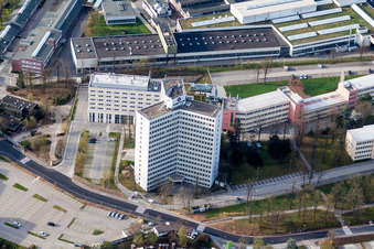 Vue aérienne de Bâtiment administratif et de bureaux de la compagnie d'assurance Nokia Stuttgart et BBK BVU en Zuffenhausen à le quartier Zuffenhausen in Stuttgart dans le département Bade-Wurtemberg, Allemagne