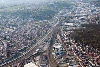 Vue aérienne de Station Zuffenhausen, Heilbronner Straße à le quartier Zuffenhausen in Stuttgart dans le département Bade-Wurtemberg, Allemagne