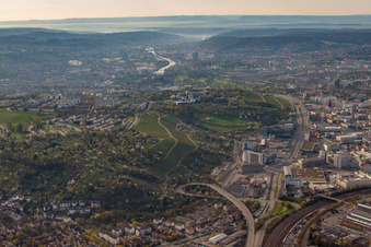 Vue aérienne de Quartier Zuffenhausen in Stuttgart dans le département Bade-Wurtemberg, Allemagne