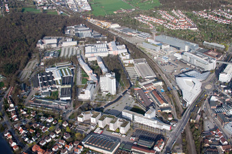 Vue aérienne de Usine Porsche 4 à le quartier Zuffenhausen in Stuttgart dans le département Bade-Wurtemberg, Allemagne