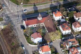 Vue aérienne de Église orthodoxe roumaine à le quartier Zuffenhausen in Stuttgart dans le département Bade-Wurtemberg, Allemagne