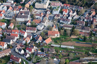 Vue aérienne de Église Saint-Jean à le quartier Stammheim in Stuttgart dans le département Bade-Wurtemberg, Allemagne