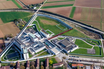 Vue aérienne de Terrain de la prison et clôture de sécurité de l'établissement correctionnel Établissement correctionnel Établissement correctionnel Stuttgart sur Stammheim à le quartier Stammheim in Stuttgart dans le département Bade-Wurtemberg, Allemagne
