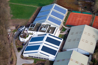 Vue oblique de Association de tennis du Wurtemberg, Emerholzweg à le quartier Stammheim in Stuttgart dans le département Bade-Wurtemberg, Allemagne