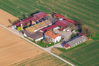 Vue aérienne de Boutique de la ferme Giek. Dans le Kornfeld à Möglingen dans le département Bade-Wurtemberg, Allemagne